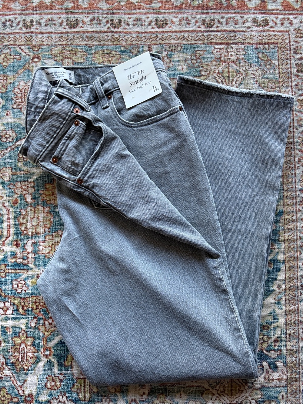 Abercrombie & Fitch High-Rise Straight Jeans in Light Gray Wash